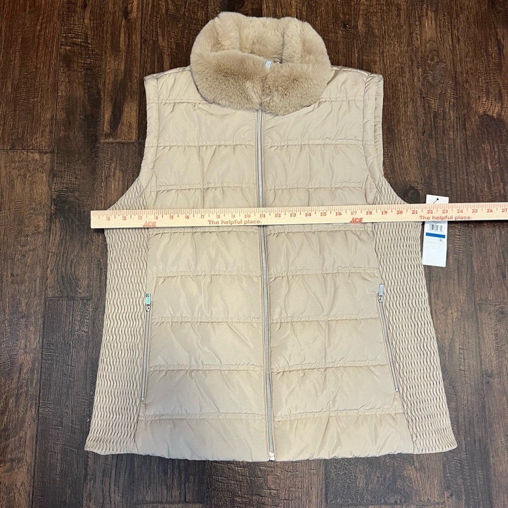 NWT Calvin Klein Tan Quilted Vest with Faux Fur Collar Size Women’s XL Color Tan - Picture 11 of 12